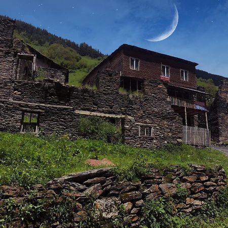 メスティア Raul Lushnu Darbaz Bed & Breakfast エクステリア 写真