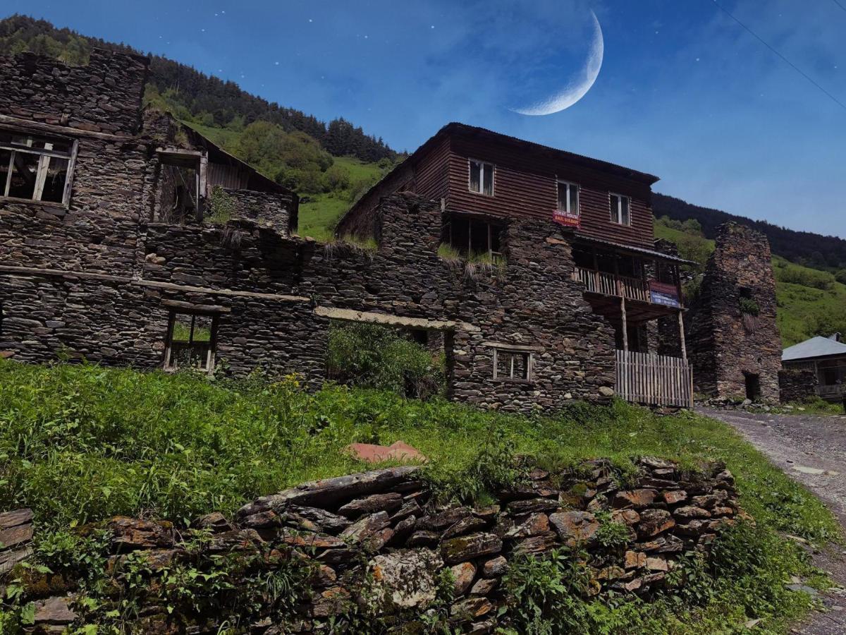 メスティア Raul Lushnu Darbaz Bed & Breakfast エクステリア 写真