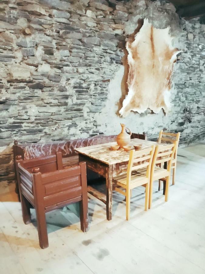 メスティア Raul Lushnu Darbaz Bed & Breakfast エクステリア 写真