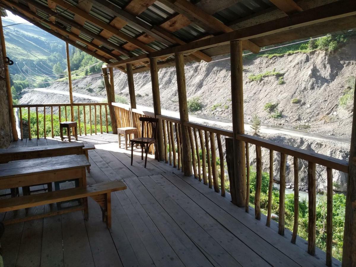 メスティア Raul Lushnu Darbaz Bed & Breakfast エクステリア 写真