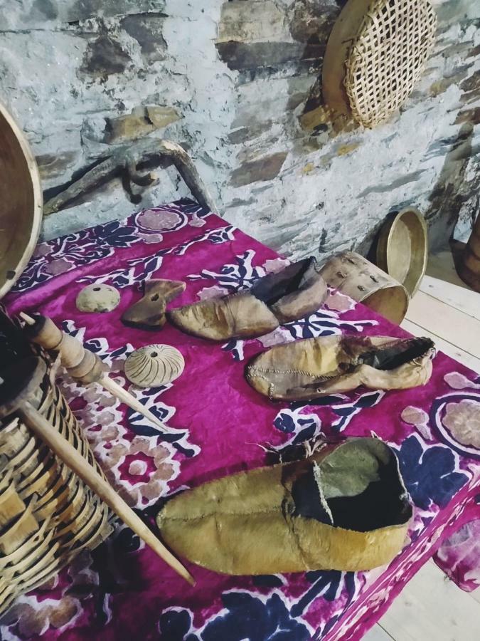 メスティア Raul Lushnu Darbaz Bed & Breakfast エクステリア 写真