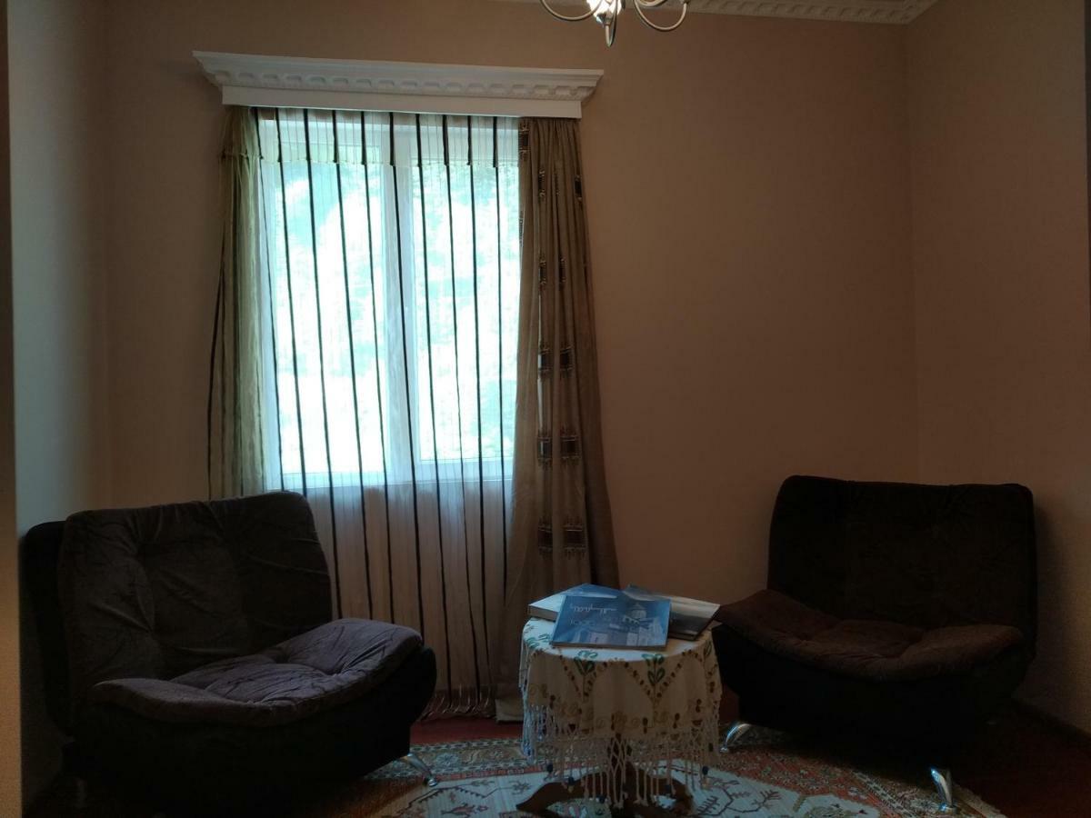 メスティア Raul Lushnu Darbaz Bed & Breakfast エクステリア 写真