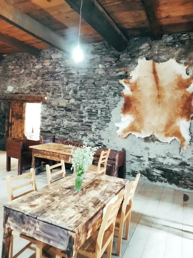 メスティア Raul Lushnu Darbaz Bed & Breakfast エクステリア 写真