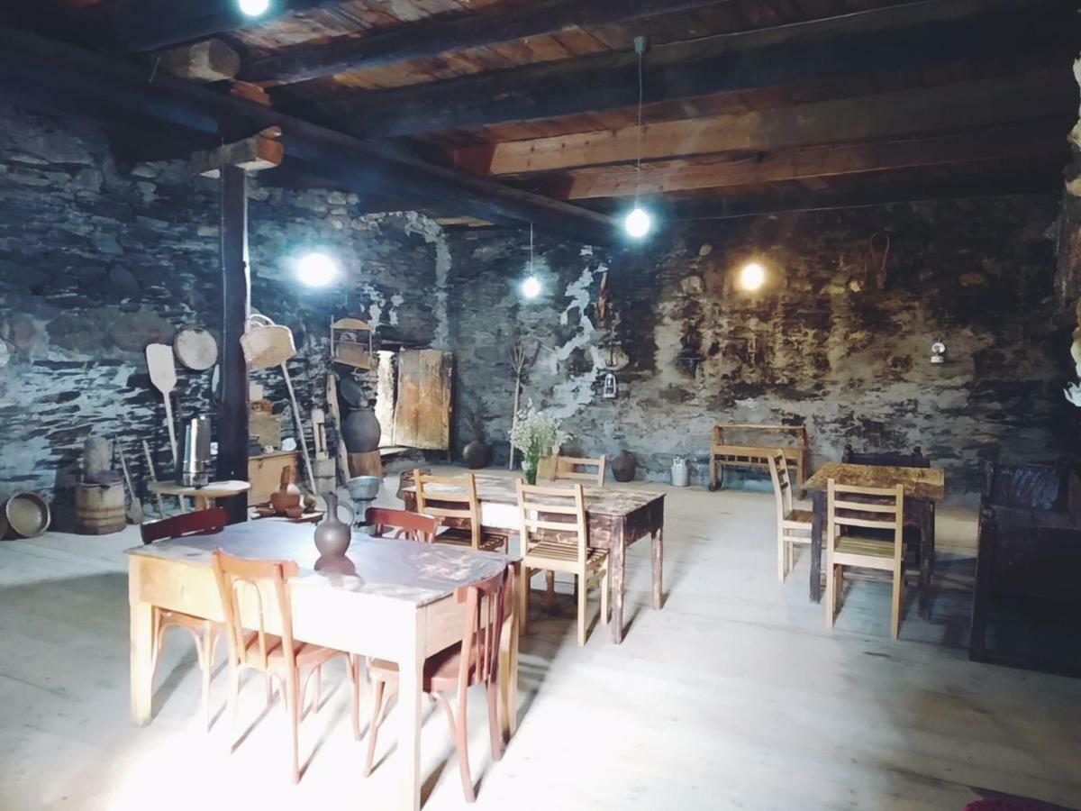 メスティア Raul Lushnu Darbaz Bed & Breakfast エクステリア 写真